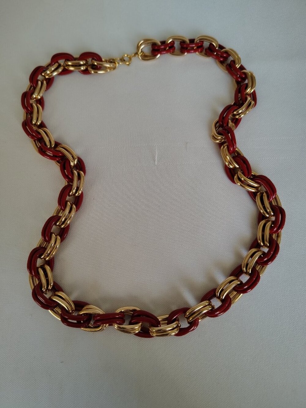 Vintage Red and Gold Tone Oval Chain Link Necklace.